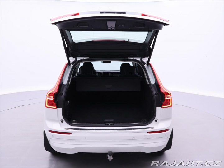 Volvo XC60 2,0 B5 183kW AWD Momentum 2022