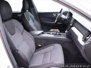 Volvo XC60 2,0 B5 183kW AWD Momentum 2022