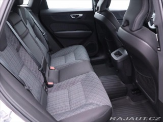 Volvo XC60 2,0 B5 183kW AWD Momentum 2022