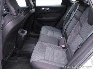 Volvo XC60 2,0 B5 183kW AWD Momentum 2022