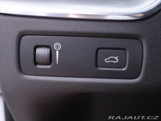 Volvo XC60 2,0 B5 183kW AWD Momentum 2022