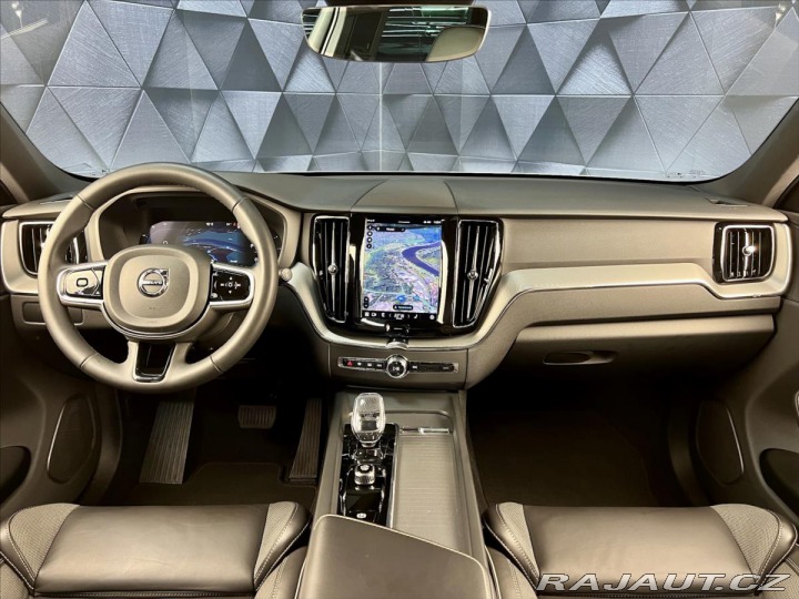 Volvo XC60 2,0 B4 AWD PLUS DARK, KEY 2024