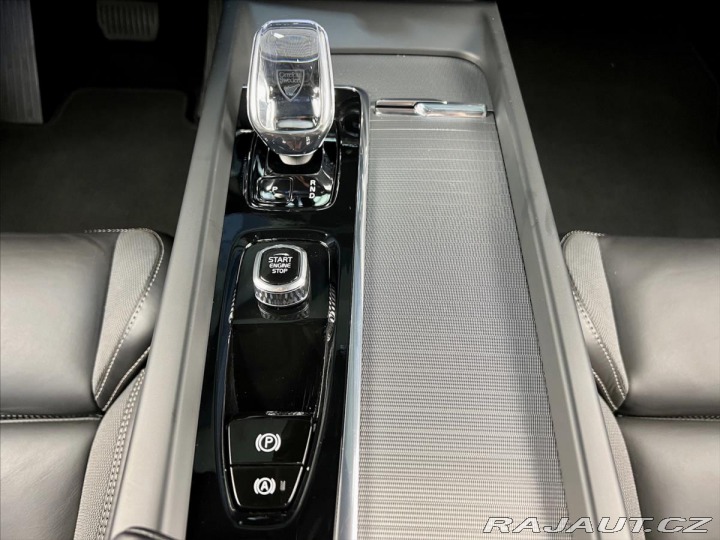 Volvo XC60 2,0 B4 AWD PLUS DARK, KEY 2024