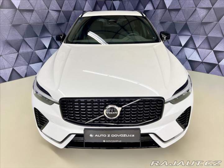 Volvo XC60 2,0 B4 AWD PLUS DARK, KEY 2024