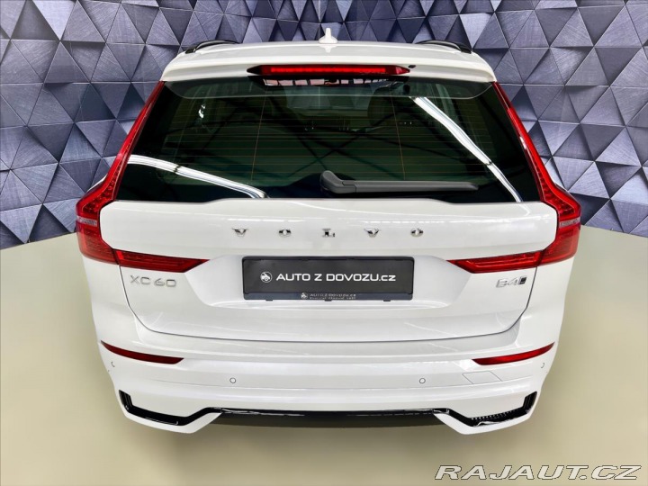 Volvo XC60 2,0 B4 AWD PLUS DARK, KEY 2024