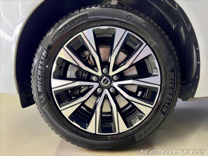 Volvo XC60 2,0 B4 AWD PLUS DARK, KEY 2024