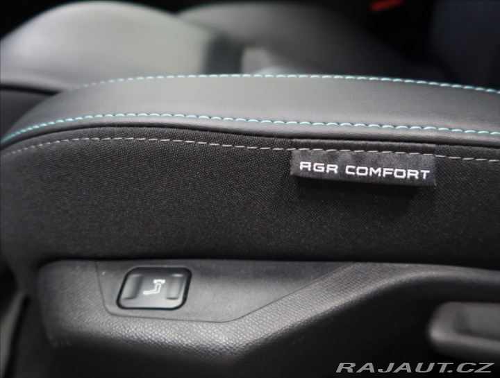 Peugeot 308 1,2 PT AT ALLURE NAVI KAM 2024