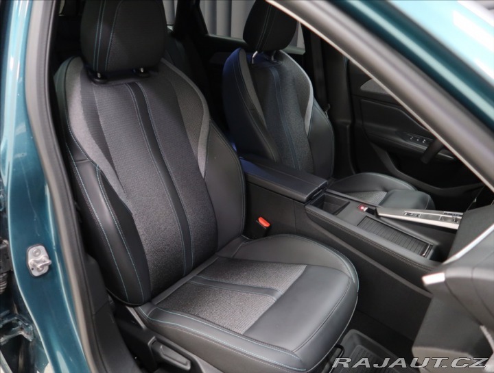 Peugeot 308 1,2 PT AT ALLURE NAVI KAM 2024