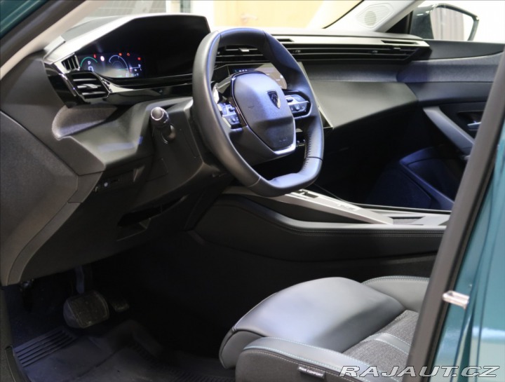 Peugeot 308 1,2 PT AT ALLURE NAVI KAM 2024