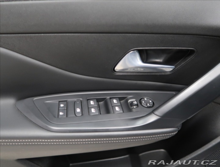 Peugeot 308 1,2 PT AT ALLURE NAVI KAM 2024