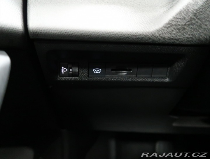 Peugeot 308 1,2 PT AT ALLURE NAVI KAM 2024
