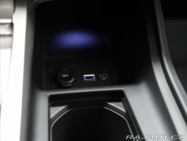 Peugeot 308 1,2 PT AT ALLURE NAVI KAM 2024