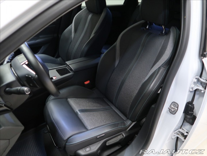Peugeot 308 1,2 PT AT ALLURE NAVI KAM 2024