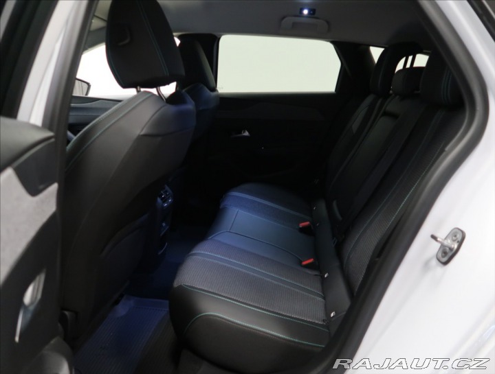 Peugeot 308 1,2 PT AT ALLURE NAVI KAM 2024