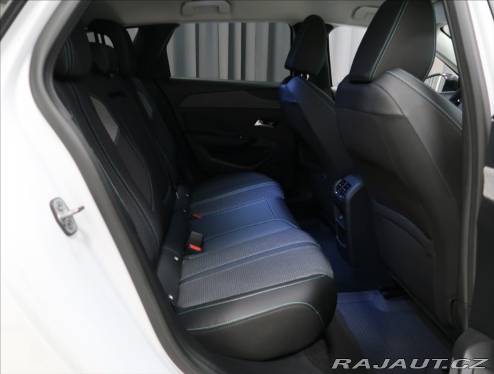 Peugeot 308 1,2 PT AT ALLURE NAVI KAM 2024