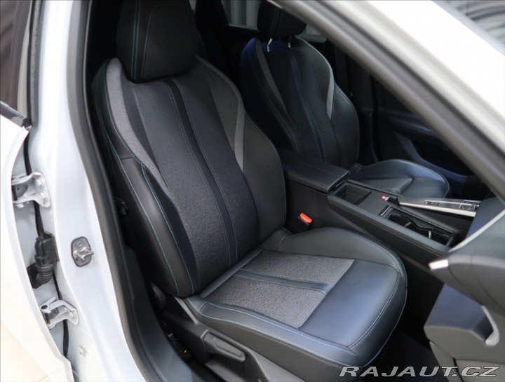 Peugeot 308 1,2 PT AT ALLURE NAVI KAM 2024