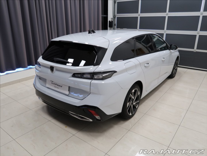 Peugeot 308 1,2 PT AT ALLURE NAVI KAM 2024