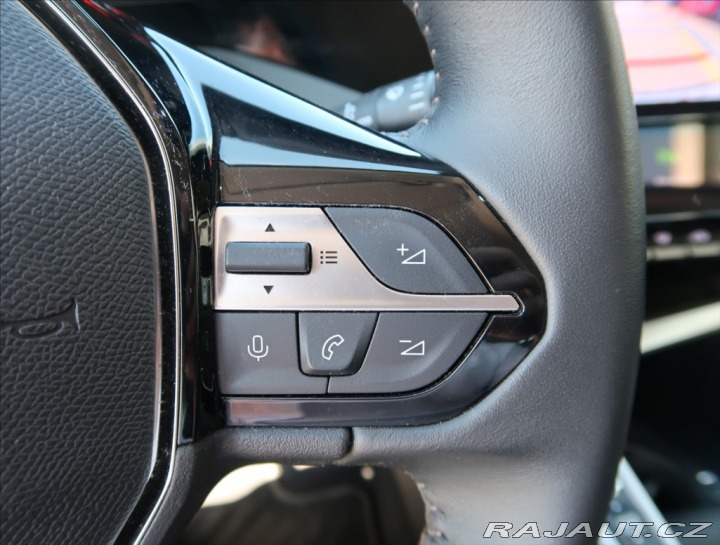 Peugeot 308 1,2 ALLURE PureTech 130 2024