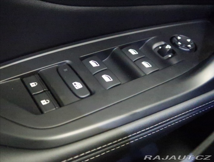 Peugeot 308 1,2 PT ALLURE NAVI KAMERA 2024
