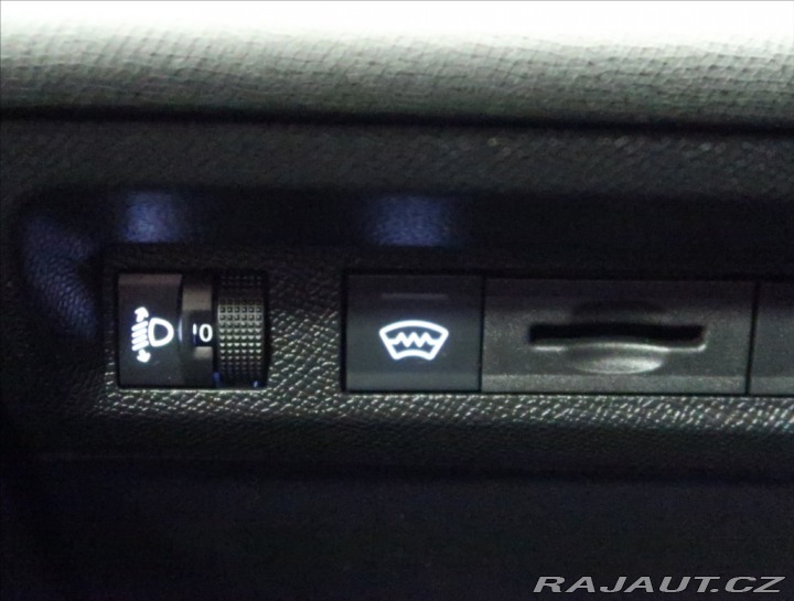 Peugeot 308 1,2 PT ALLURE NAVI KAMERA 2024