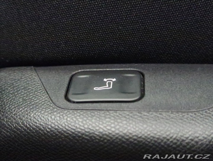 Peugeot 308 1,2 PT ALLURE NAVI KAMERA 2024
