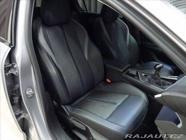 Peugeot 308 1,2 PT ALLURE NAVI KAMERA 2024