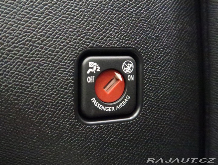 Peugeot 308 1,2 PT ALLURE NAVI KAMERA 2024
