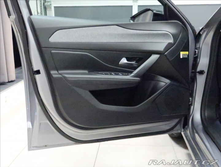 Peugeot 308 1,2 PT ALLURE NAVI KAMERA 2024