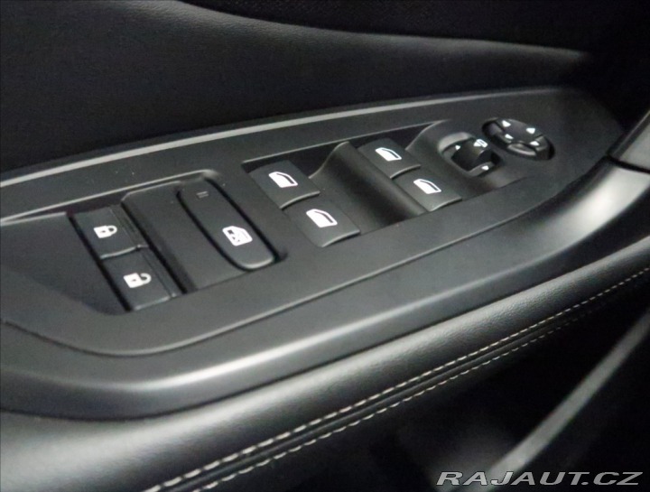 Peugeot 308 1,2 PT ALLURE NAVI KAMERA 2024