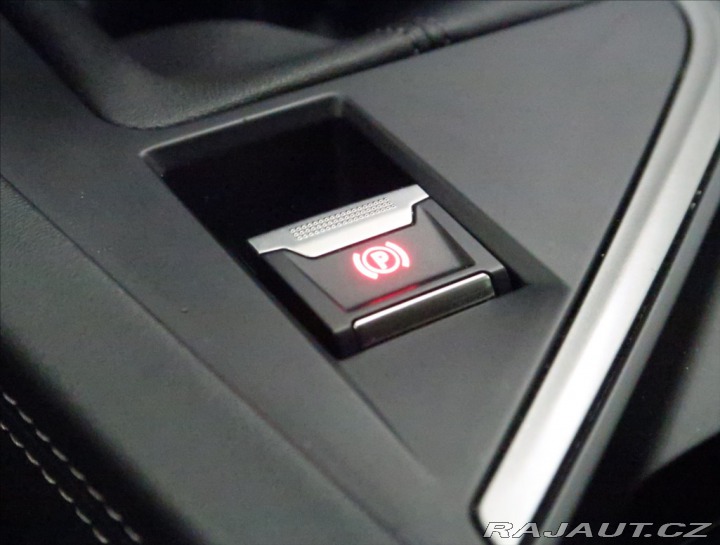Peugeot 308 1,2 PT ALLURE NAVI KAMERA 2024