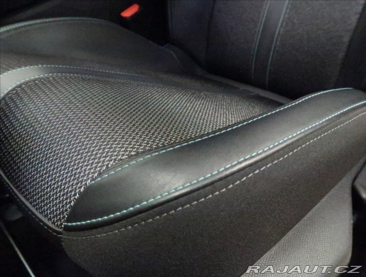 Peugeot 308 1,2 PT ALLURE NAVI KAMERA 2024