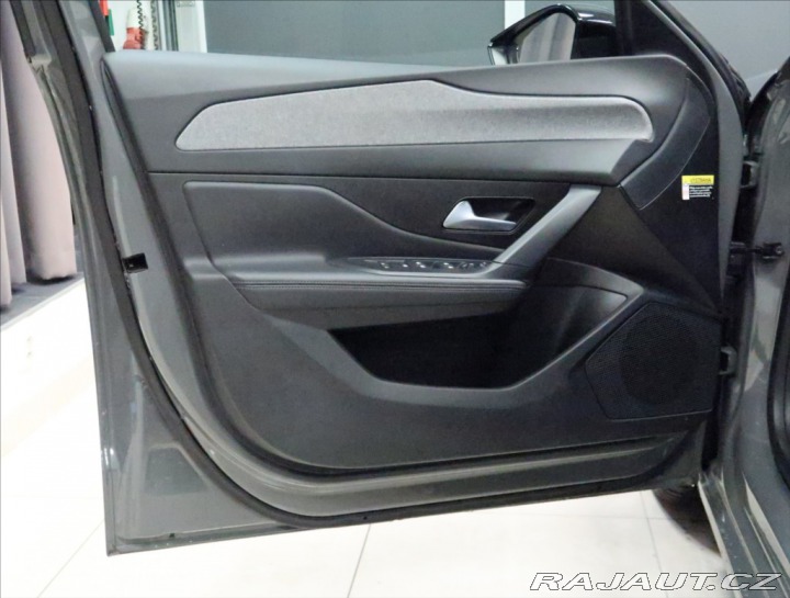 Peugeot 308 1,2 PT ALLURE NAVI KAMERA 2024