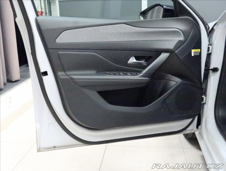 Peugeot 308 1,5 BlueHDi AT ALLURE NA 2024