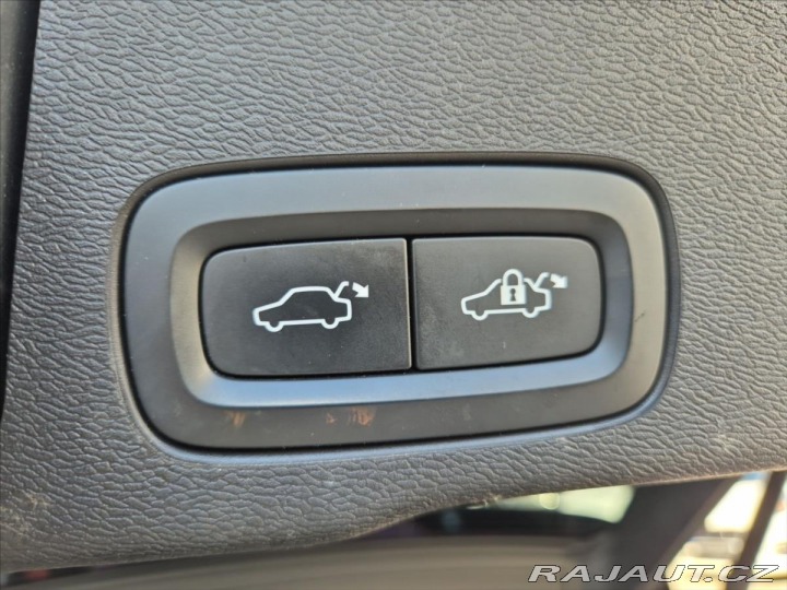 Volvo XC60 2,0 B4 AWD diesel Momentu 2020