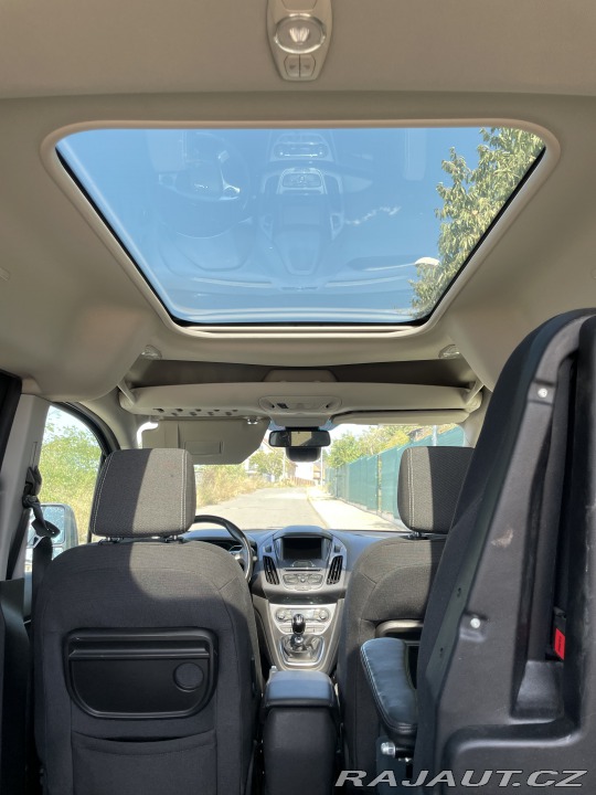 Ford Tourneo Connect pro převoz vozíčkáře 2017