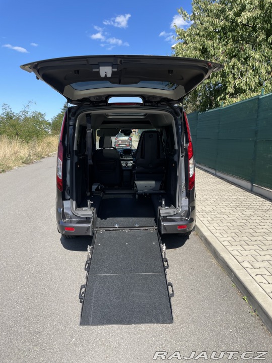 Ford Tourneo Connect pro převoz vozíčkáře 2017