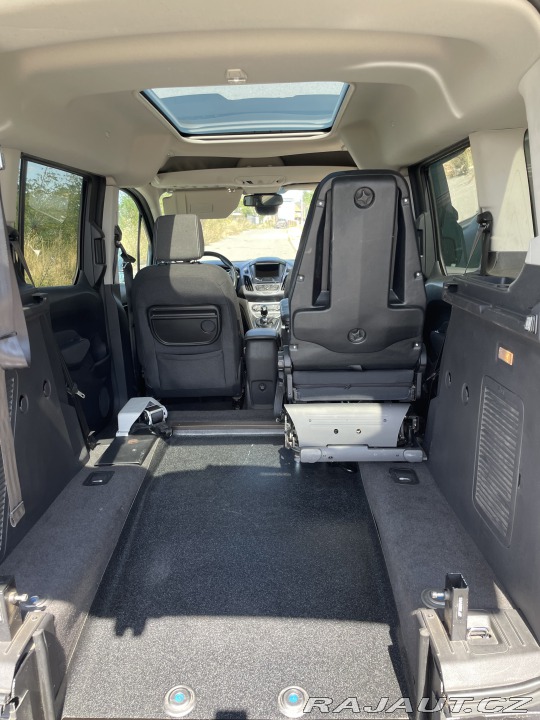 Ford Tourneo Connect pro převoz vozíčkáře 2017