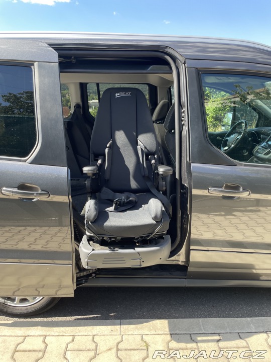 Ford Tourneo Connect pro převoz vozíčkáře 2017
