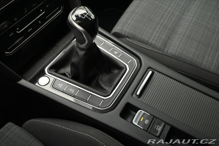 Volkswagen Passat 2,0 TDI 110kW Business Zá 2022
