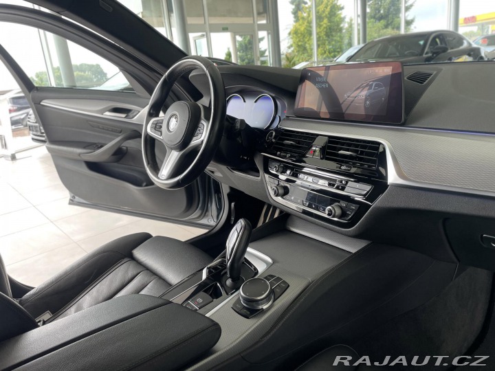 BMW 5 530d xDrive*M-SPORT*HeadU 2018