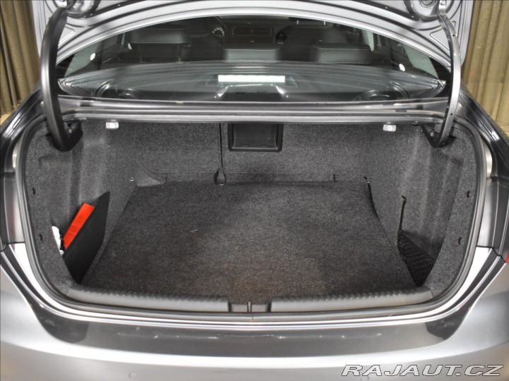 Volkswagen Jetta 1,4 Highline Bezklíč,temp 2012