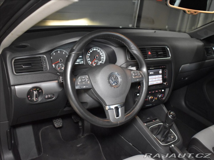 Volkswagen Jetta 1,4 Highline Bezklíč,temp 2012