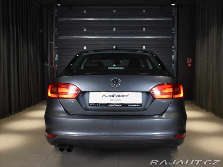 Volkswagen Jetta 1,4 Highline Bezklíč,temp 2012