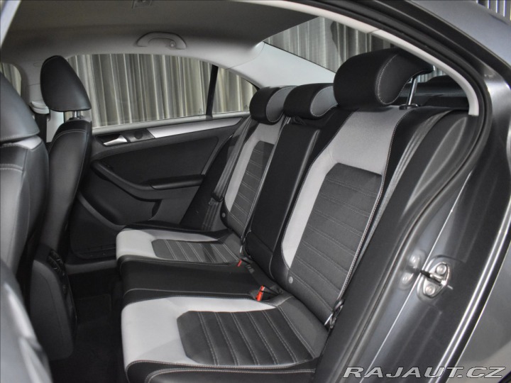 Volkswagen Jetta 1,4 Highline Bezklíč,temp 2012