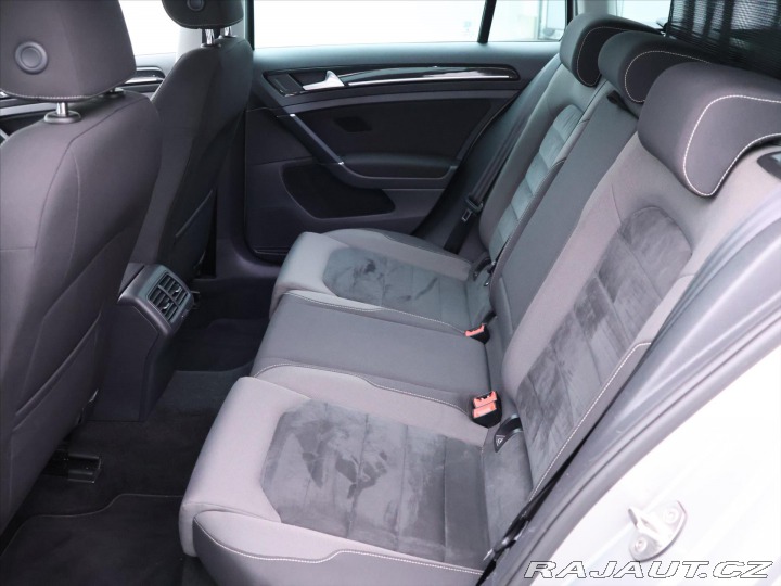 Volkswagen Golf 1,4 TSI 92kW Highline LED 2017