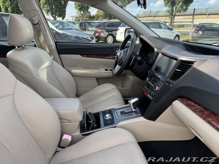 Subaru Outback 4X4 3,6i 191 KW KOLA LPG 2010