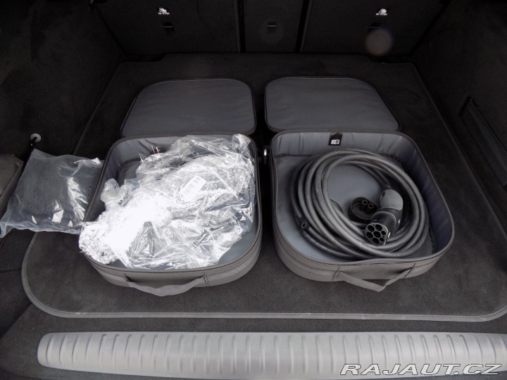 Mercedes-Benz E 300de/Digital-Light/Hybri 2024