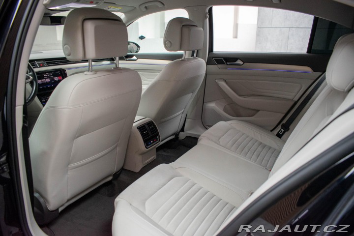 Volkswagen Passat TSI 206kW 4M*REZERVACE 2021