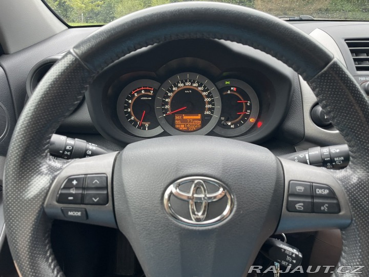 Toyota RAV4  2012