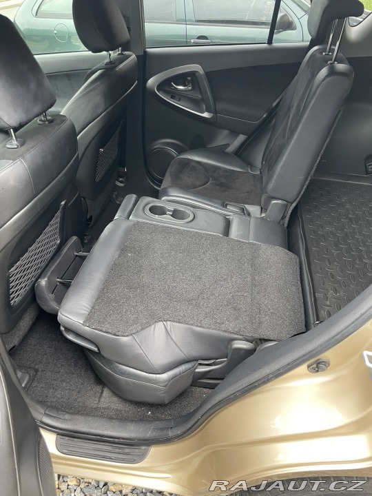 Toyota RAV4  2012